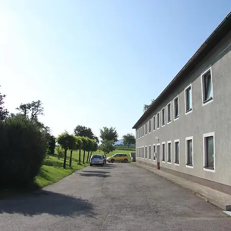 Gaestezimmer Am Bauernhof Behamberg